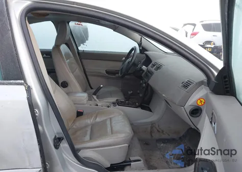 2005 Volvo S40 2.4I z USA, uszkodzony, nr VIN YV1MS390852093369